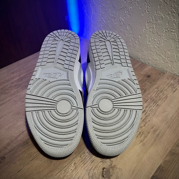 Air Jordan 1 low ‘Smoke Grey’ - Picture 4 of 5